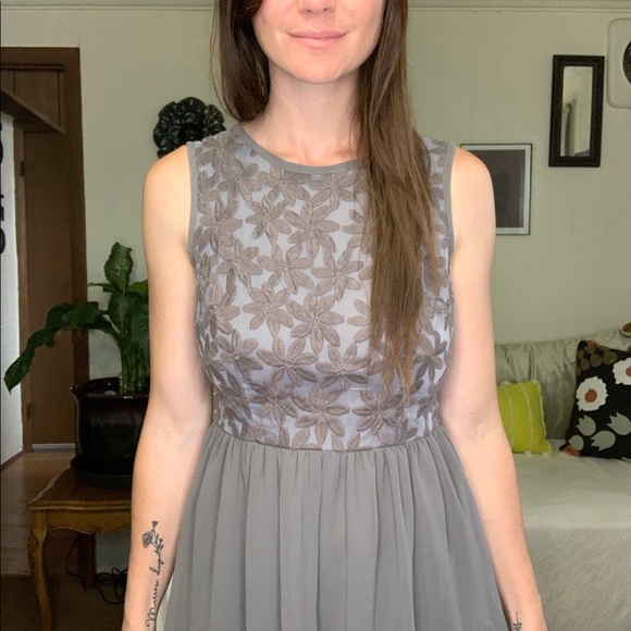 💛 Gray Floral Embroidered Xhilaration Mini Dress - Picture 5 of 9